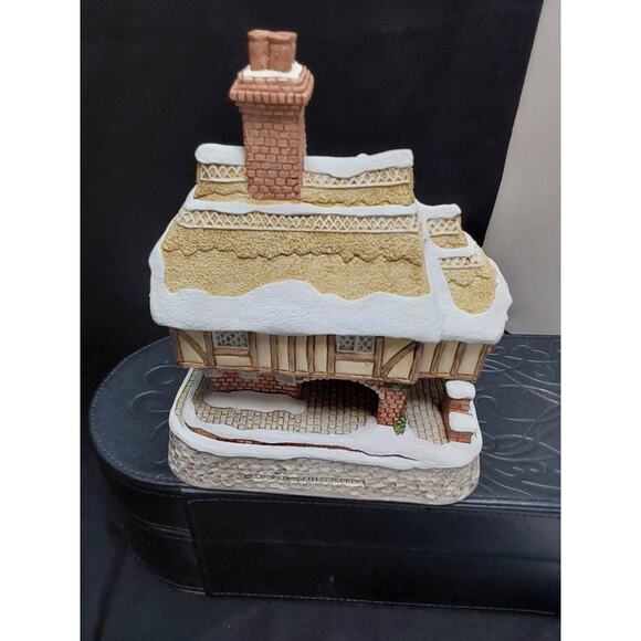 David Winter Cottage 1994 Miss Belle's Cottage made Great Britain Mint in Box - Picture 3 of 5